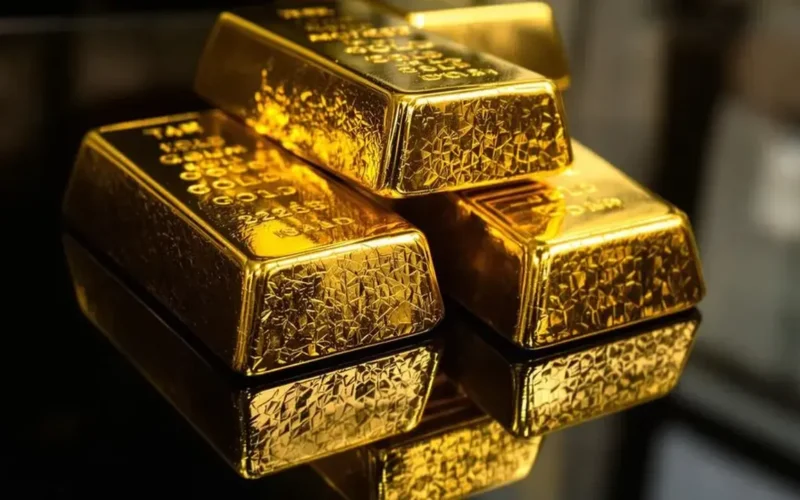 الذهب يرتفع بقوة ويقترب من تحقيق أكبر مكاسب شهرية على الإطلاق